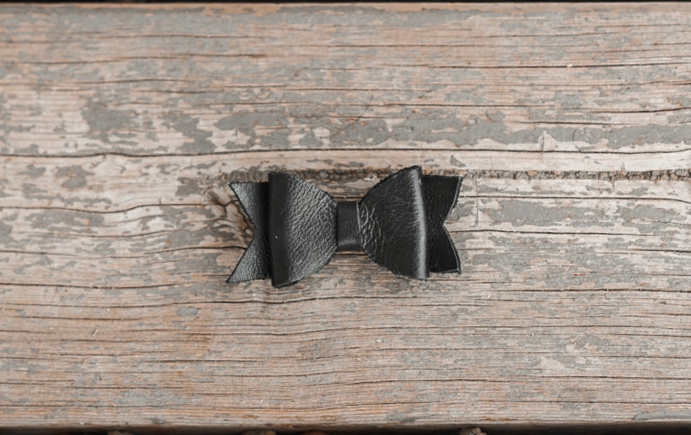 Small Leather Hair Bow